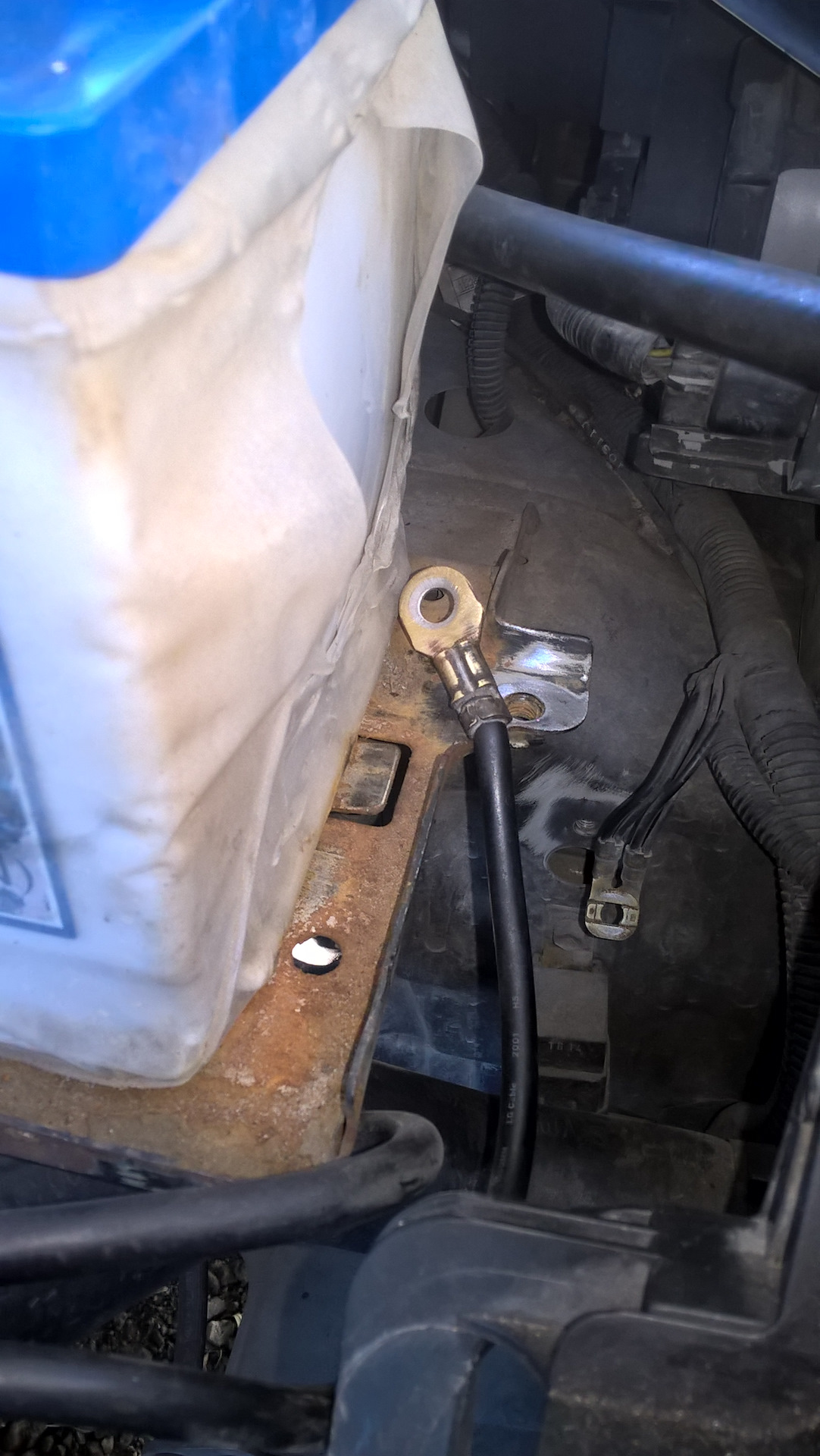 Зачистка массы. Провод массы киа церато 1. Зачистка массы. Масса kia cerato 2. Зачистка массы мазда фамилия.