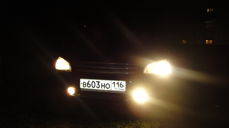 лампочки поменял на противотуманках — Lada Приора хэтчбек, 1,6 л, 2010 ...