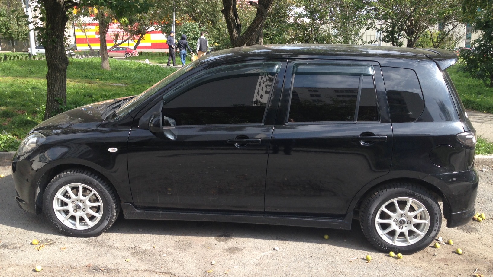 Mazda Demio (2G) 1.3 бензиновый 2005 | Black Style на DRIVE2
