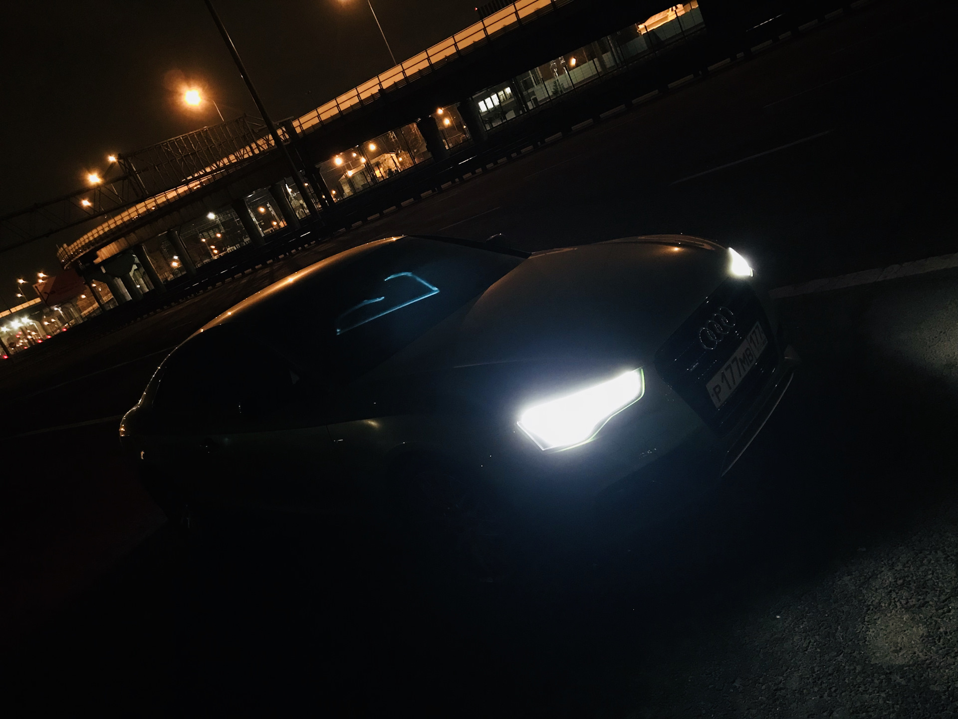 Ауди а7 ночной салон. Мазда 6 ночью. Свечение в небе. Ауди а4 ночью. 6 это ночью будет.