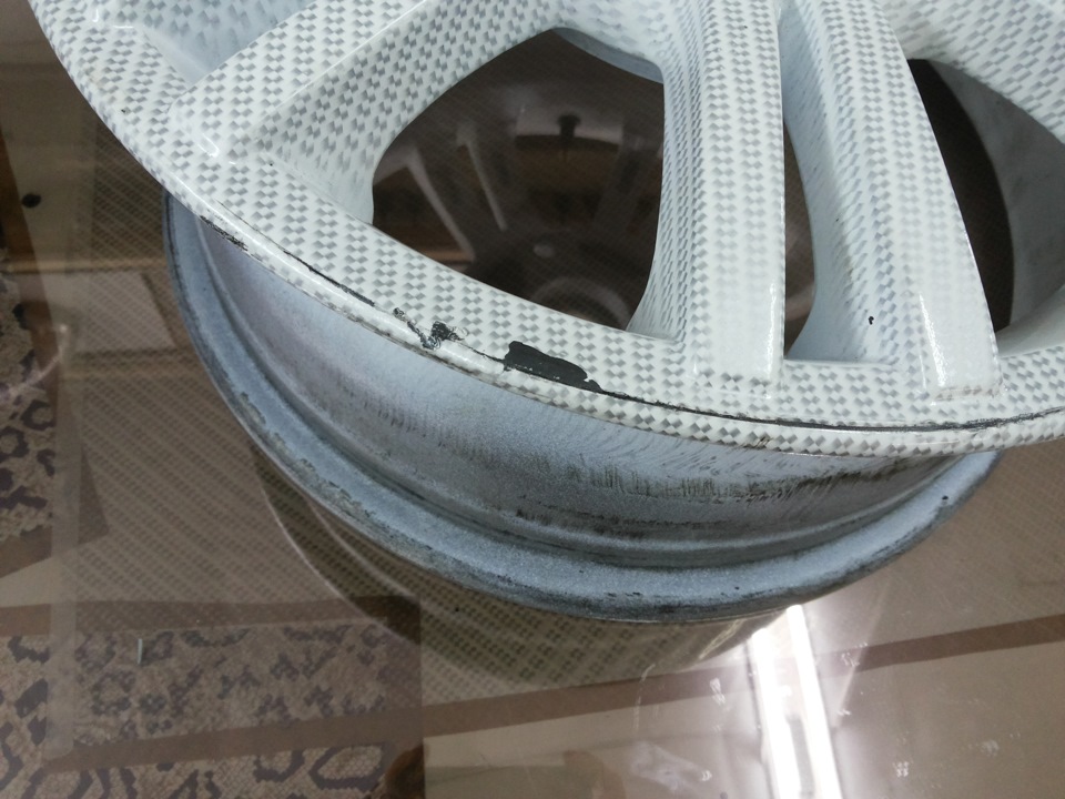 Поздравили с праздником на шиномонтаже ...