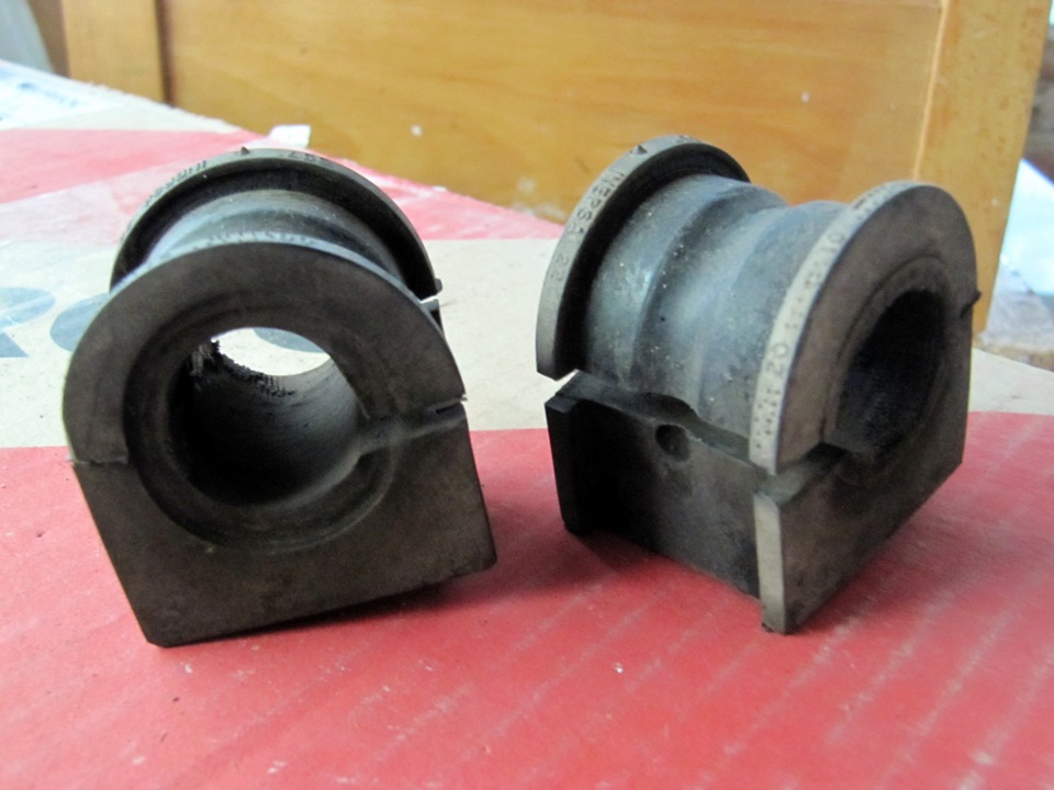 Втулки стабилизатора задние tundra. Втулка переднего стабилизатора поперечной устойчивости. 400014 втулка стабилизатора. Втулка стабилизатора симптомы. Втулки стабилизатора перед оригинал мерседес.