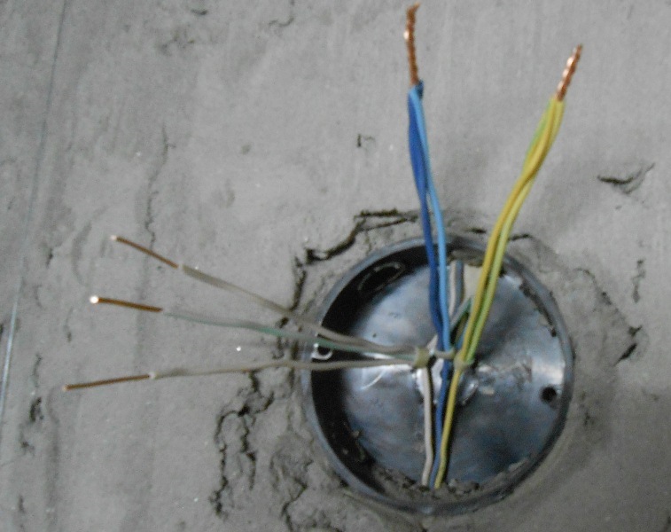 Соединение электропроводов в распредкоробках. — DRIVE2