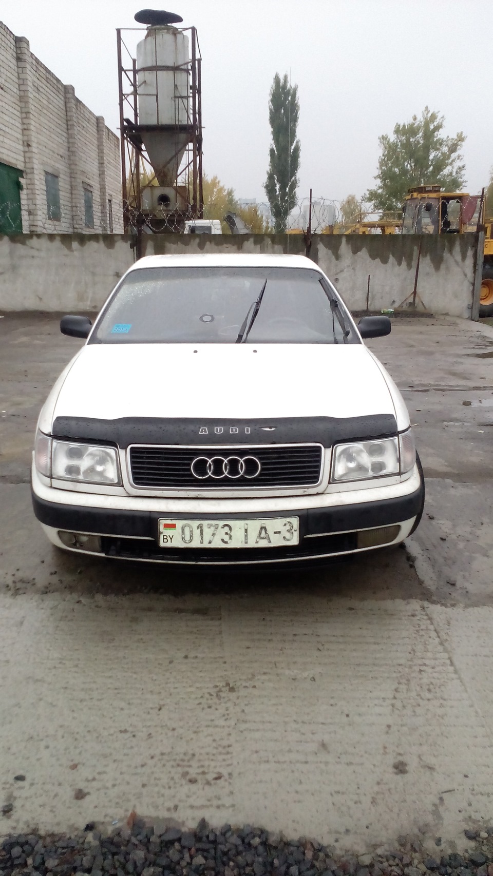 фото машины с линзоваными фарами и раздвоеным выхлопом — Audi 100 (C4), 2,3  л, 1991 года | фотография | DRIVE2