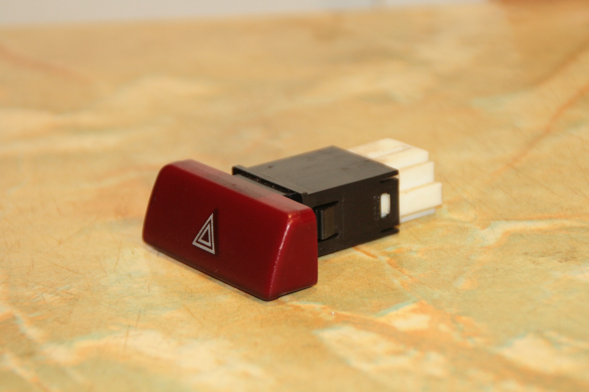 Снять кнопку аварийной сигнализации. Снять кнопку аварийной сигнализации. Кнопка аварийки ваз 2114 артикул. Кнопка аварийной сигнализации от 2114 на ниву. Снять кнопку аварийной сигнализации.