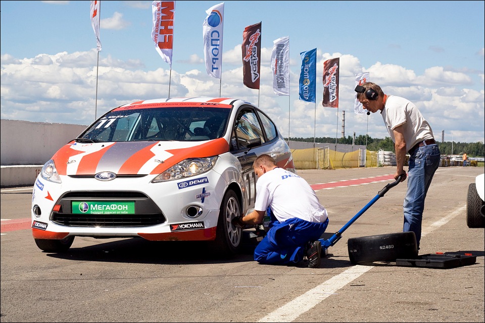 Гонки на автодроме. Мячково автодром. Подготовка автомобиля к гонкам. Russian Racing Championship. Мячково автодром со своим мотоциклом.