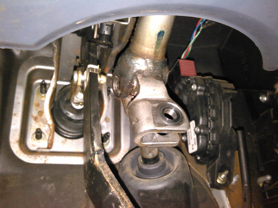 Сальник рулевой рейки. — Nissan Almera II (N16), 1,5 л, 2004 года ...