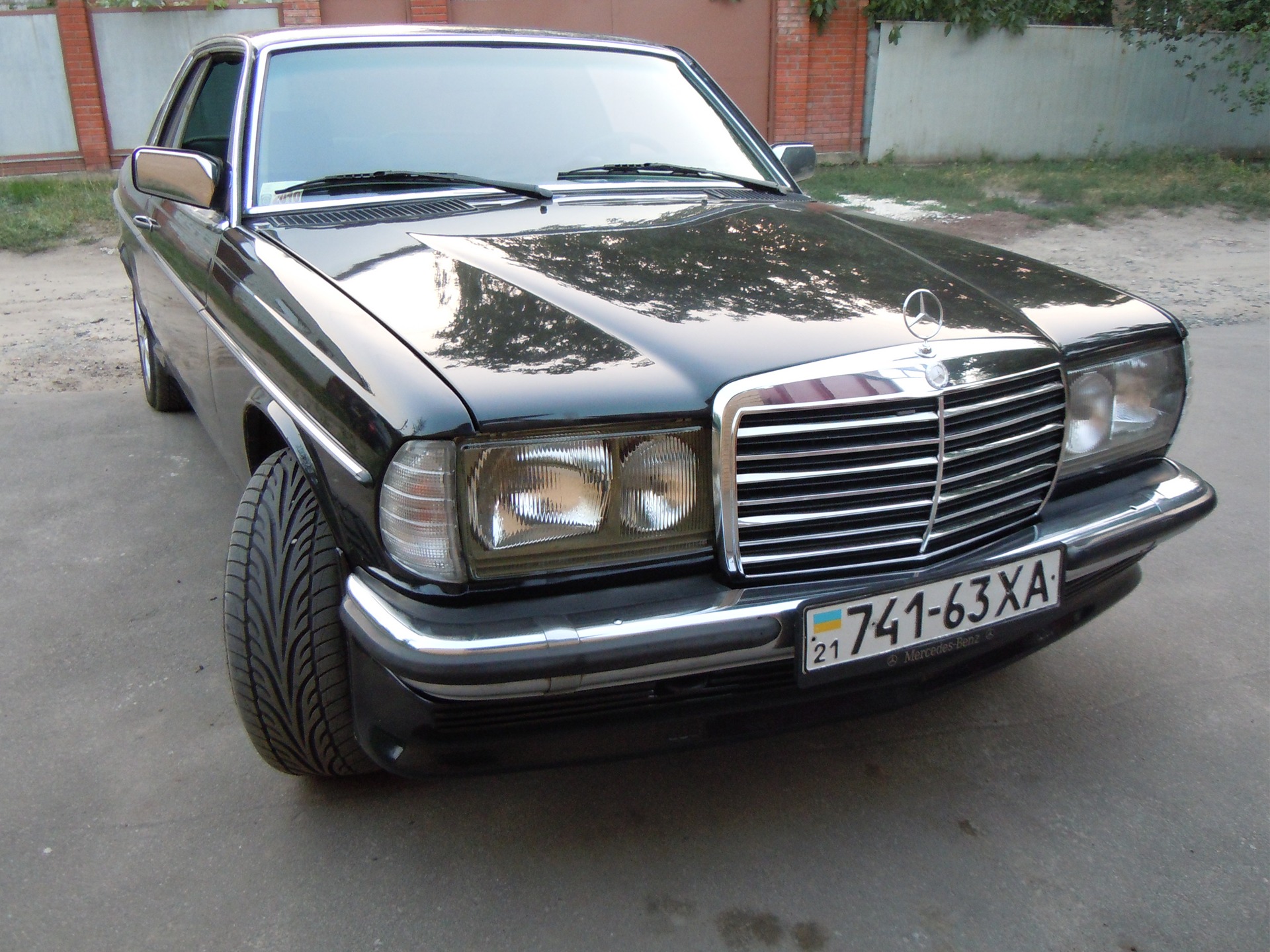 W123 черный