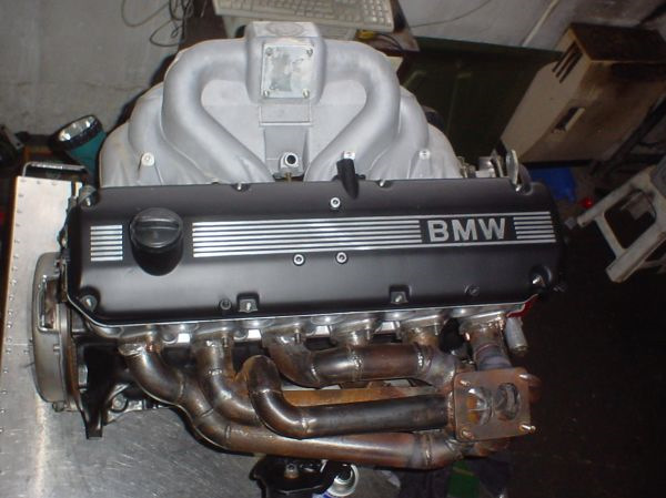 М30б35. БМВ м30б35. Мотор м10 м20 м30. BMW m20 клапанная крышка. BMW m30 клапанная крышка.