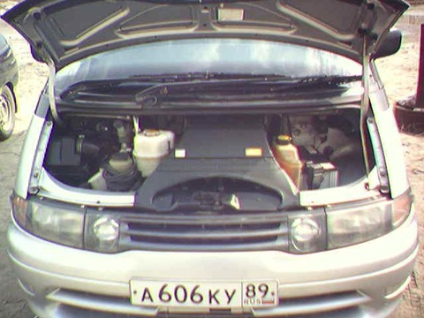 The car has two hoods - Toyota Estima 24 L 1994