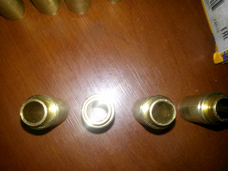 УЖЕ ПЕРЕДЕЛАННЫЕ ПОД ВАЗ — Бронзовые направляющие клапанов от ALFA ROMEO G3110 — Lada 21093i. Запчасти на фото: G3110