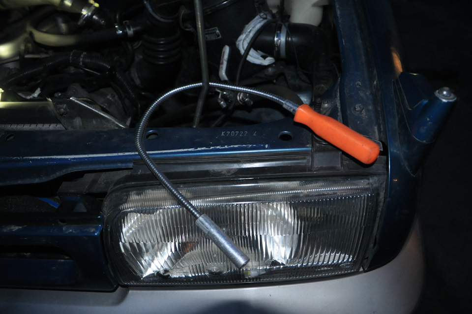 как достать лампочку подсветки не снимая фары — Nissan Mistral, 2,7 л ...