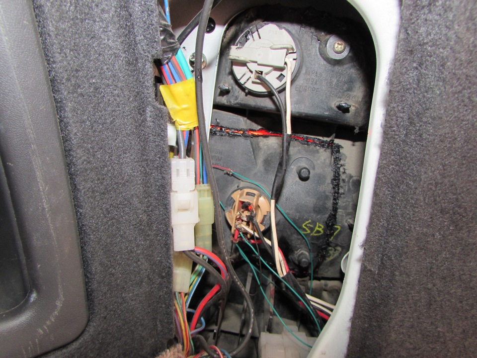 светодиоды в задних фонарях вместе с родными лампочками — Subaru ...