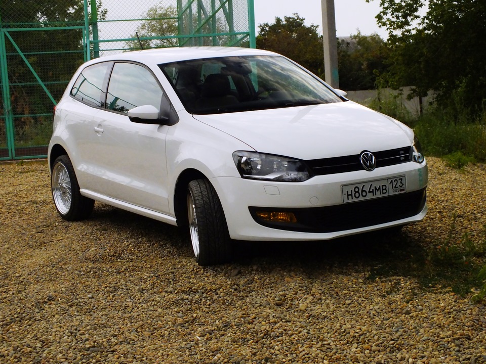 Фольксваген поло автомат. Volkswagen Polo 2013 Hatchback.