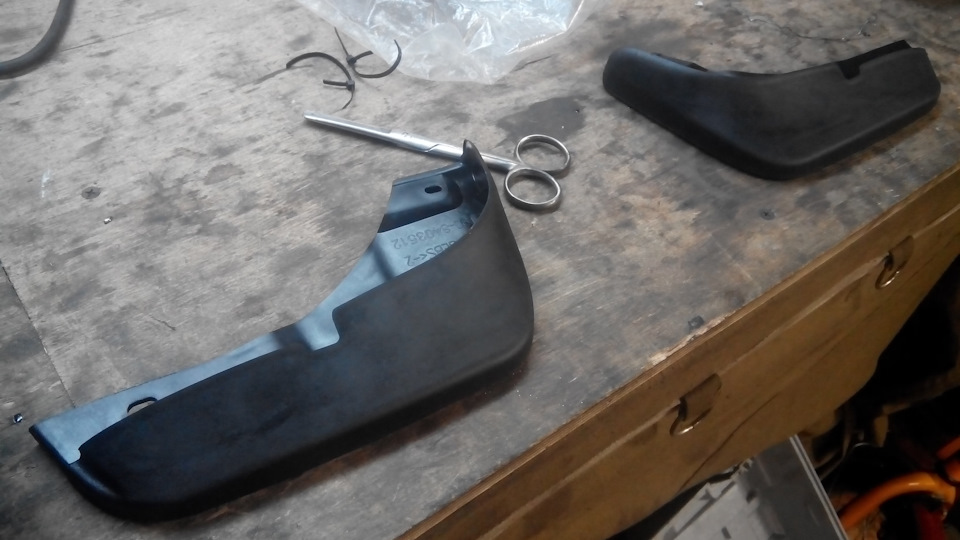 брызговики от гранты — Renault Megane II, 1,6 л, 2006 года | стайлинг ...