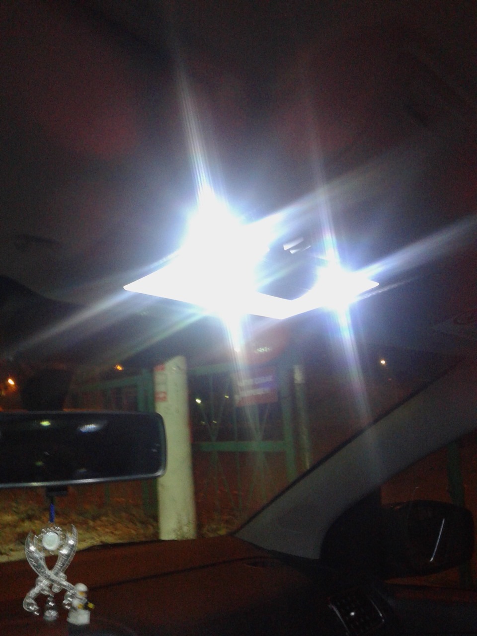 замена ламп в люстре и подсветке номера — Volkswagen Polo Sedan, 1,6 л ...