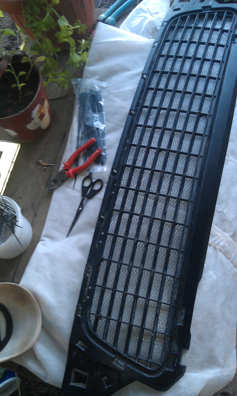 Сетка в нижней части — вид спереди — Renault Duster (1G)