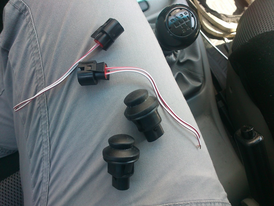 Кнопка концевик в подкапотное — Mazda Verisa, 1,5 л, 2009 года ...