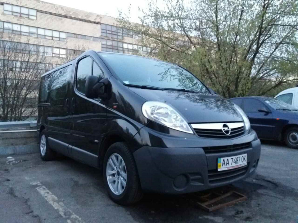 Opel Vivaro 2008 чёрный