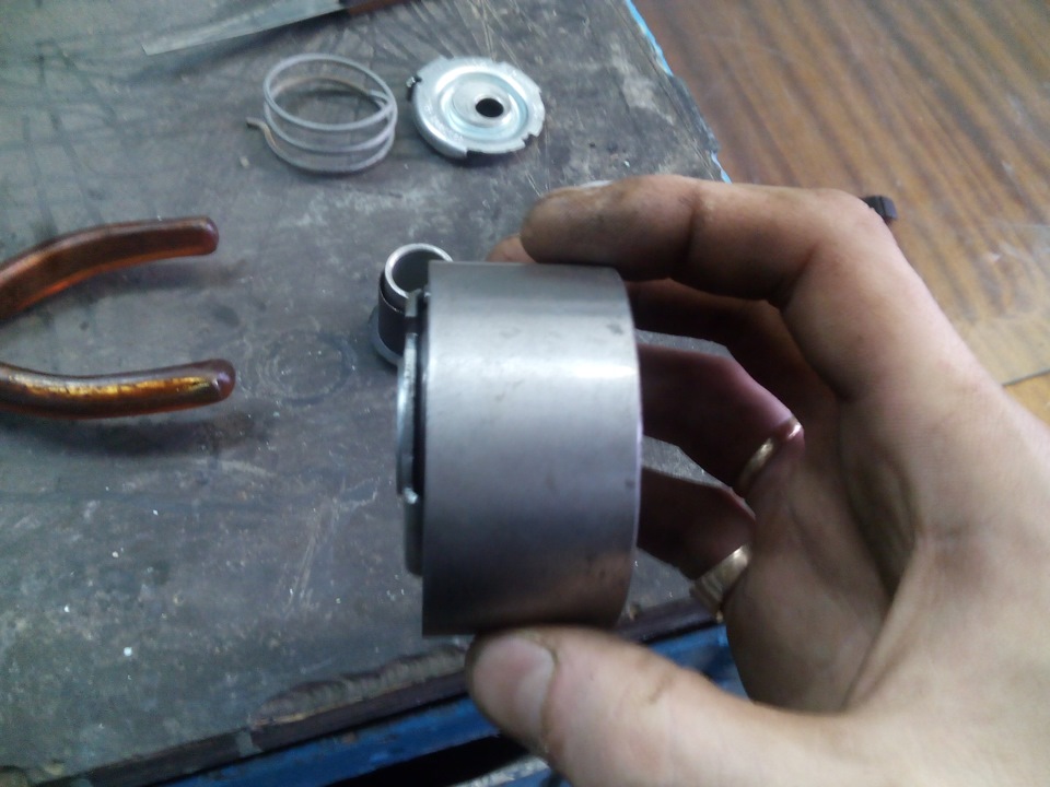 Замена натяжного ролика ГРМ — Lada Приора хэтчбек, 1,6 л, 2009 года ...