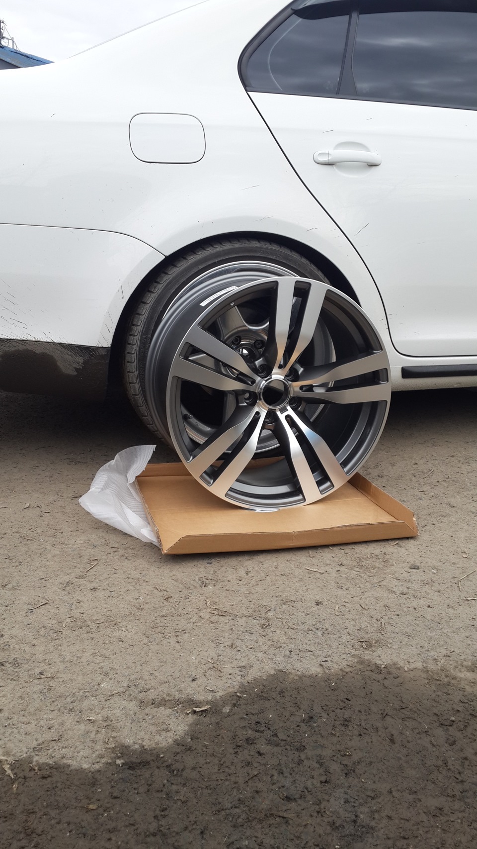 А может R20 :) — Volkswagen Jetta V, 1,6 л, 2010 года | колёсные диски ...