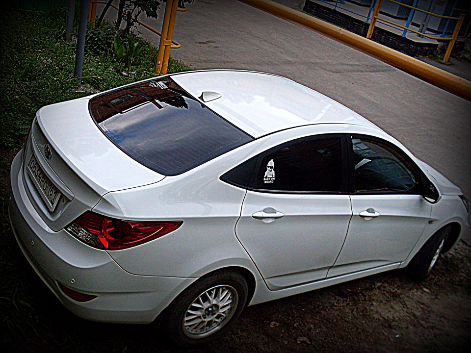 Купить солярис в ставропольском. Hyundai Solaris 2002. Седан Хендай Солярис 2011 белый с черной крышей. Хендай Солярис белый с070ум. Hyundai Solaris с 176 ¹⁹⁶.