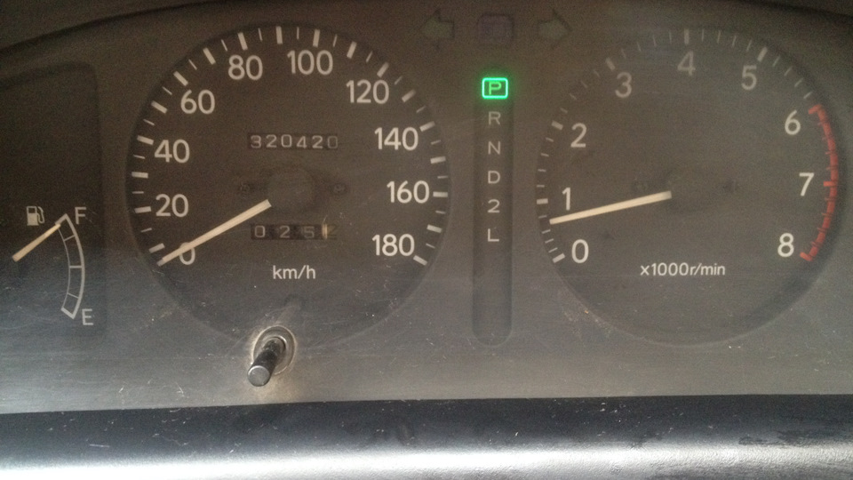 Toyota Corolla Светло-серая