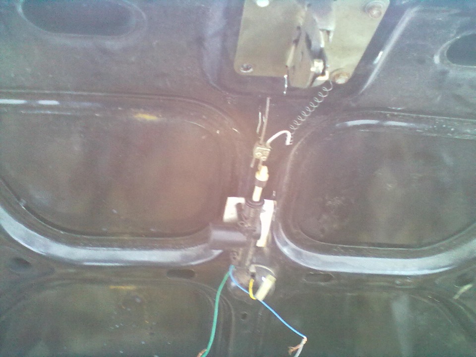 Механизм крышки багажника газ 3110. Как открыть багажник волги. Активатор багажника газ 31105. Пружина замка багажника газ 24. Как открыть багажник волги.