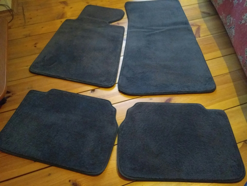 Комплект ковриков оригинал. — BMW 5 series Touring (E34), 2,5 л, 1996
