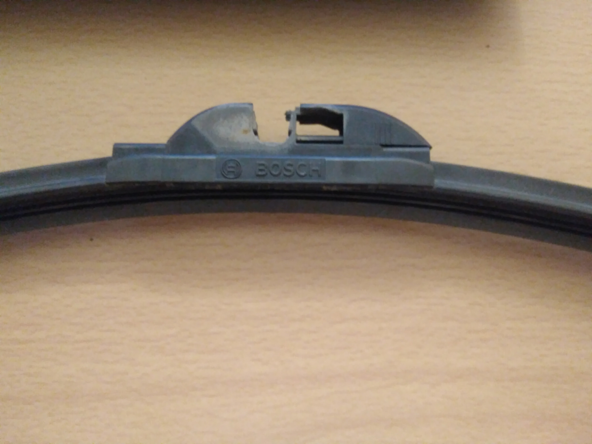 Заменил резинки в бескаркасных щетках Bosch. — Audi A4 (B6), 1,8 л ...