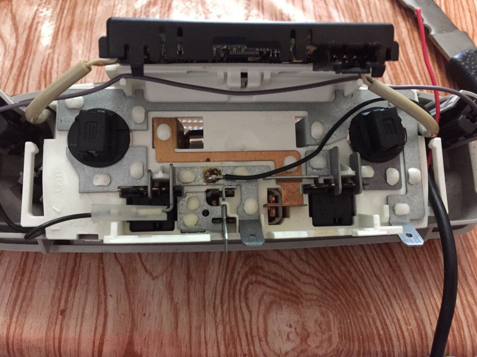 Подключение видеорегистратора к плафону форд фокус 2 рестайлинг. Подключить видеорегистратор на форд куга 2. Подключение плафона форд. Подключение плафона форд. Распиновка плафона фокус 3.