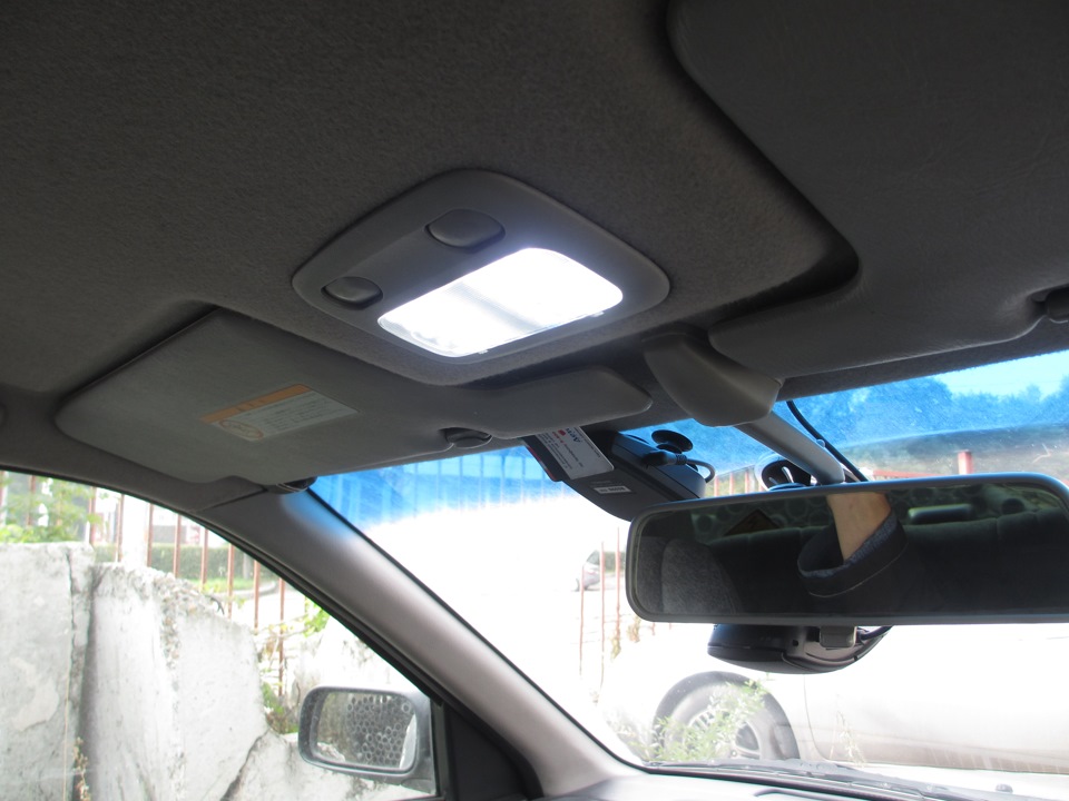 Замена ламп в салонных светильниках — Nissan Bluebird (U14), 1,8 л ...