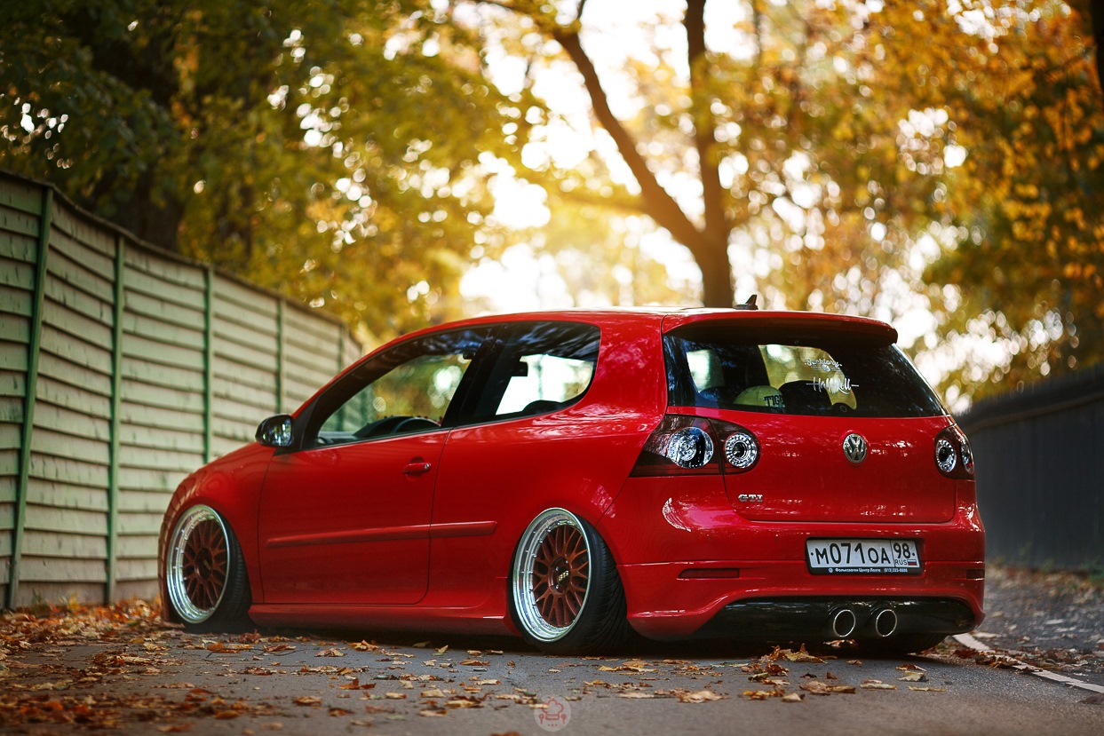 VW Golf GTI Redked On Air.