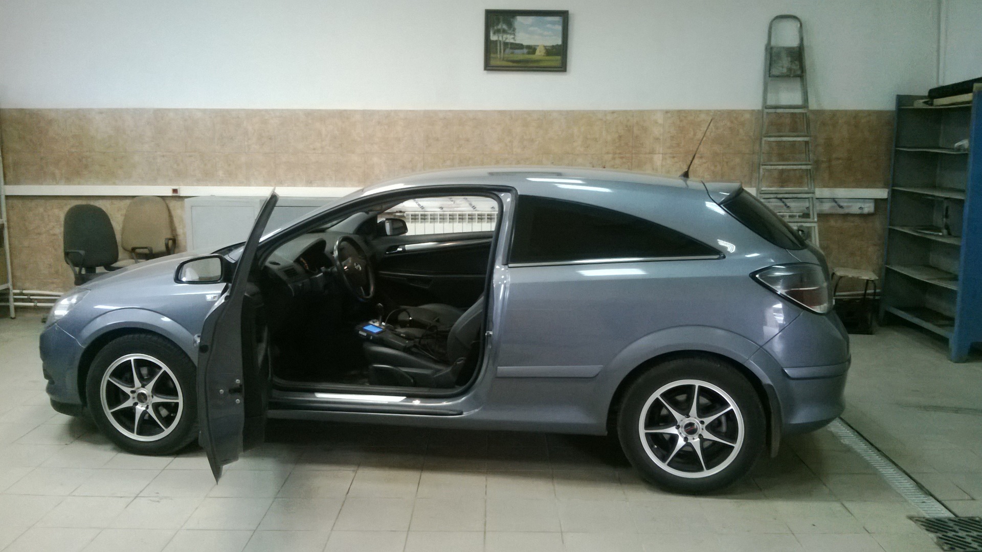 Opel Astra H GTC 1.6 бензиновый 2008 | Ekaterinburg) на DRIVE2