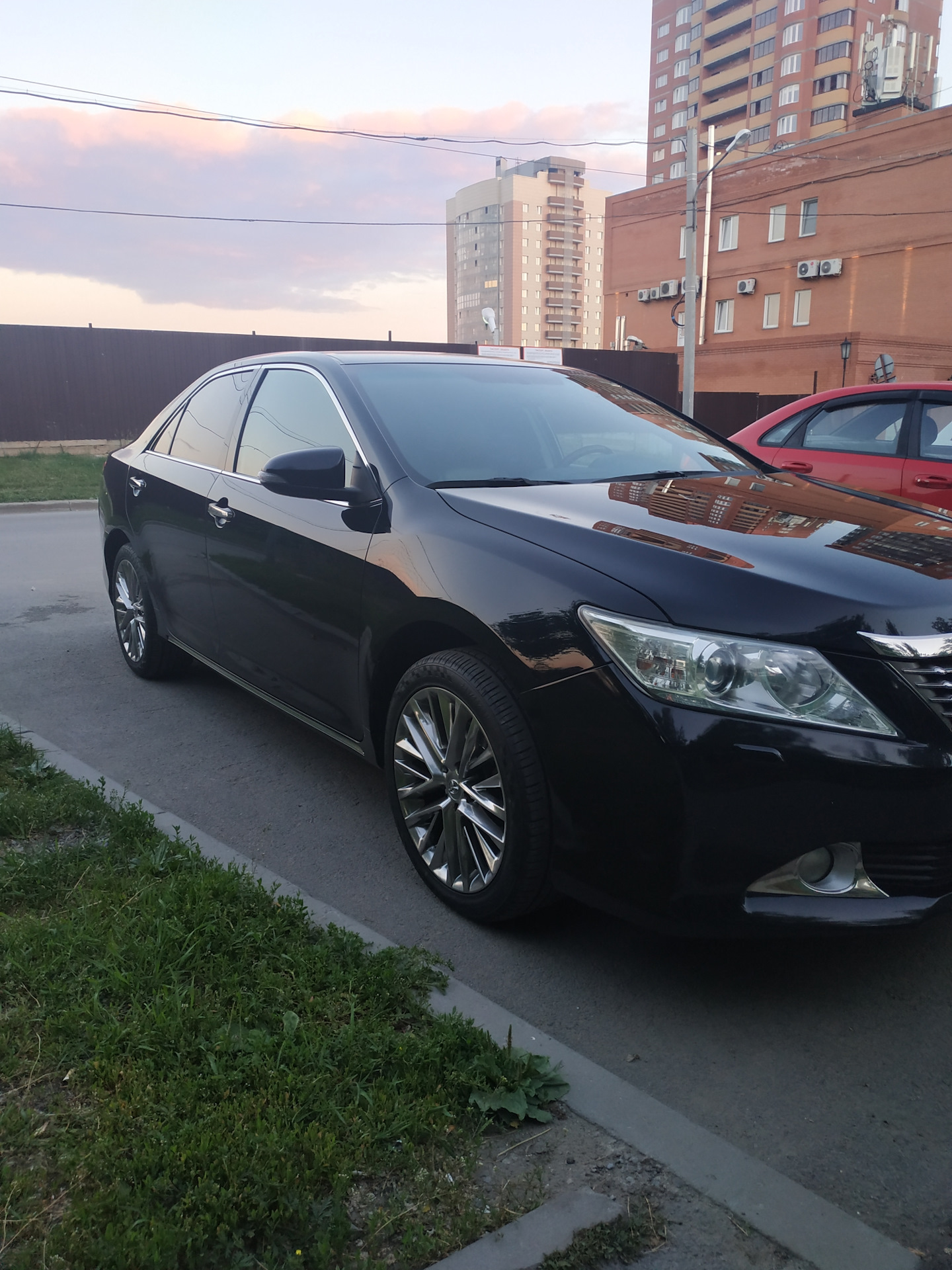 Дутый камри. Камри 2.8. Toyota Camry 6.3. Камри 2.5 50 кузов. Камри 2.7.