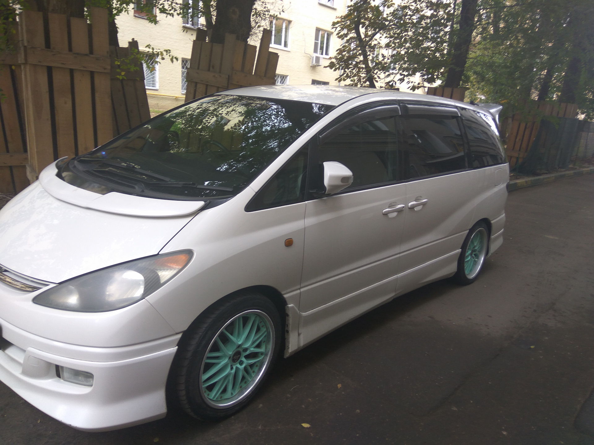 Toyota Estima разварки