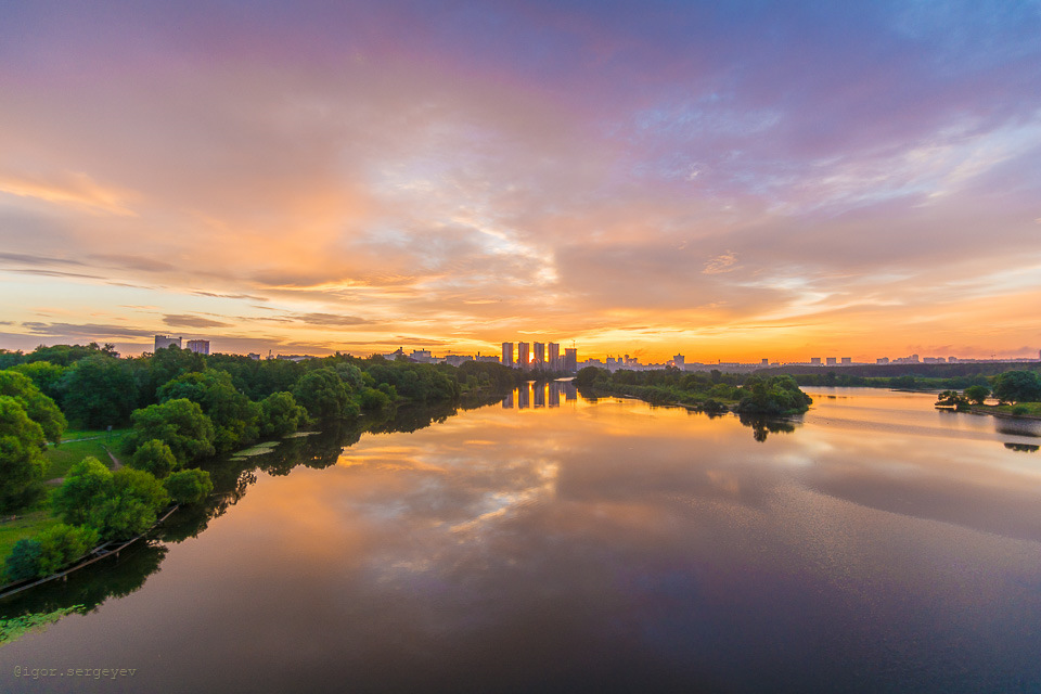 Рассвет на москве реке фото