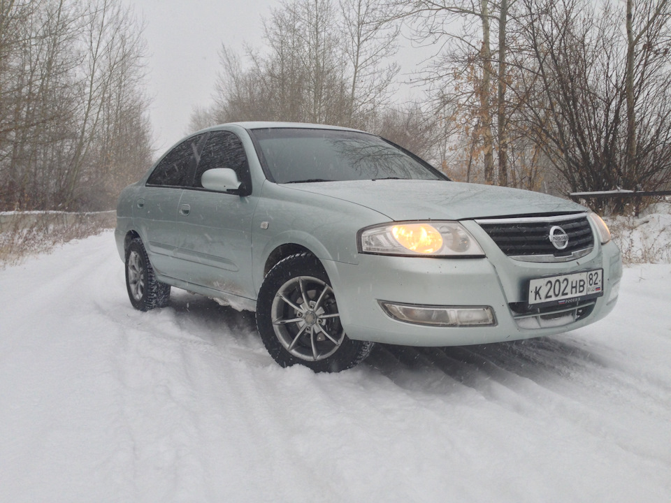 Альмера классик b10. Nissan Almera Classic резина зимняя. Nissan Almera Classic, 2009 зима. Ниссан Альмера Классик на зимней резине. Ниссан Альмера Классик зимой.