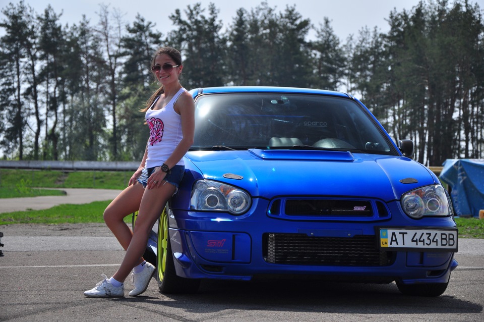 Субару Импреза WRX STI И девушки