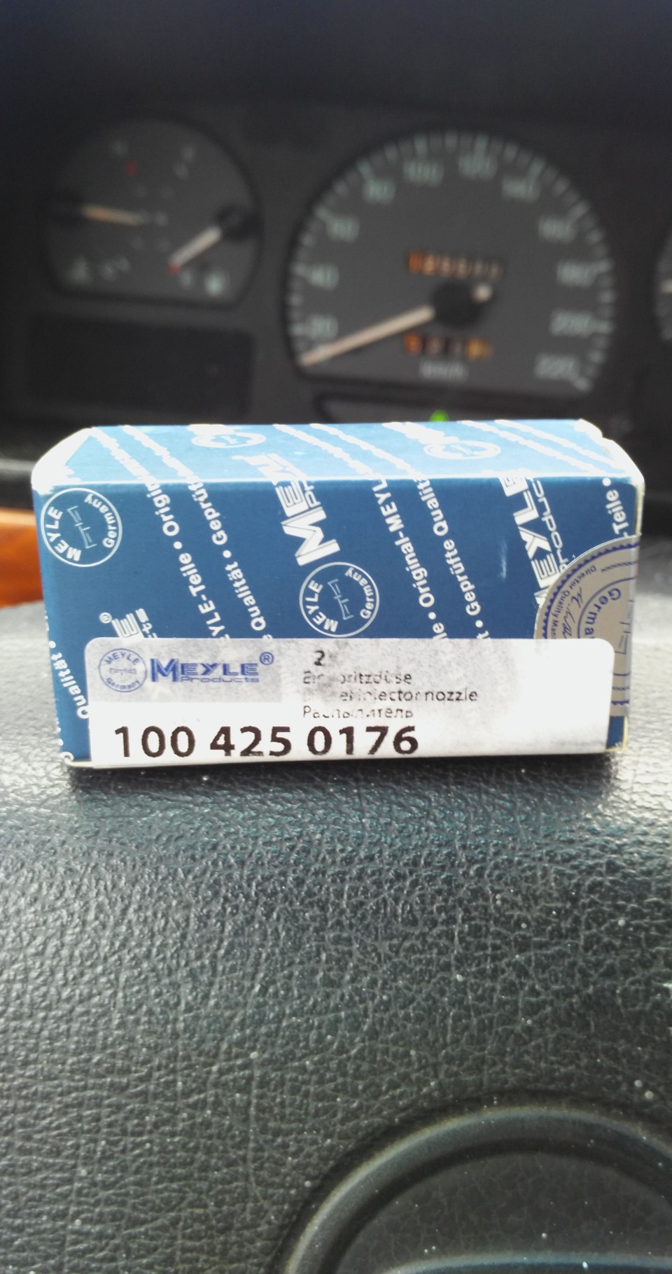 Распылитель — SsangYong Musso Sports. Запчасти на фото: SZ700