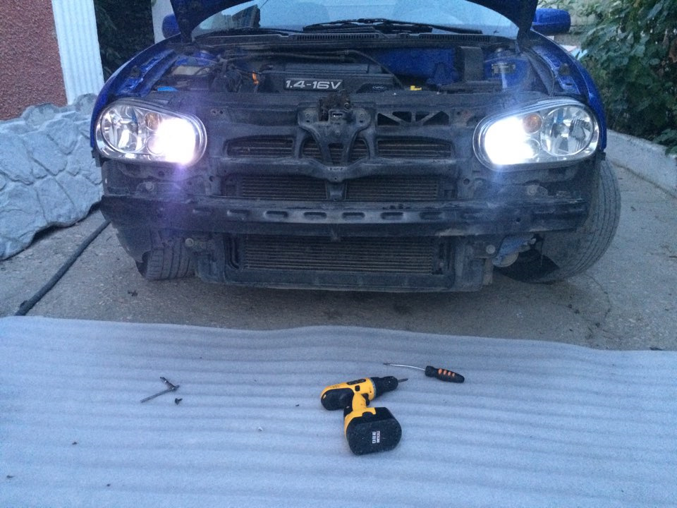 Замена фар Hella на Valeo + птф — Volkswagen Golf Mk4, 1,4 л, 1999 года ...