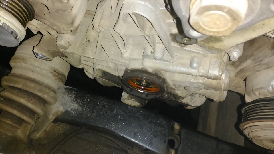 Сальник решено под замену, раз не выдержал наших морозов — Opel Astra J