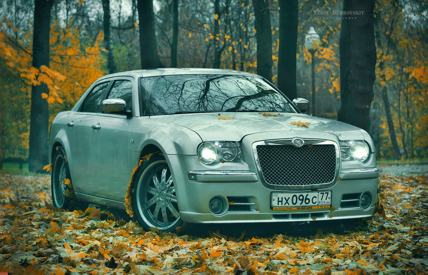 Фотография 300. Крайслер 300с. Chrysler 300c Cruiser. Крайслер 300с зимой. Chrysler 300c занижение.