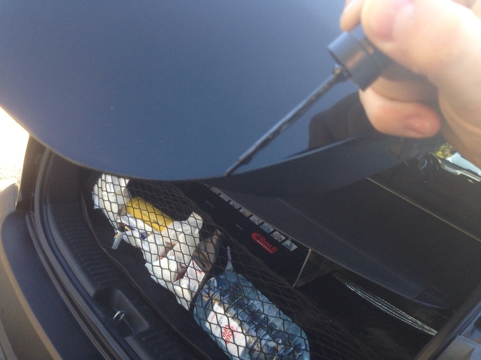 ну и, собственно, после всех процедур закрашиваем те места, где преобразователь ржавчины потрудился — KIA Sorento (2G)