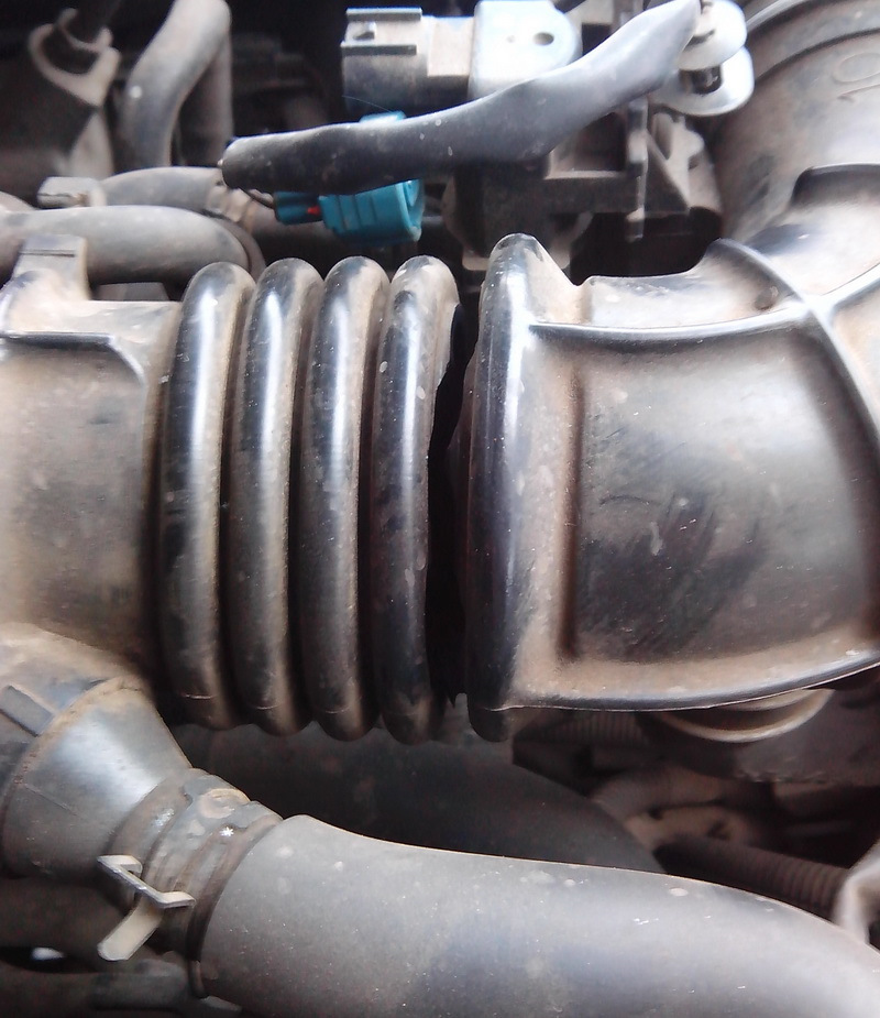 Сломался патрубок воздушного фильтра — Toyota Avensis II, 2,4 л, 2007 ...