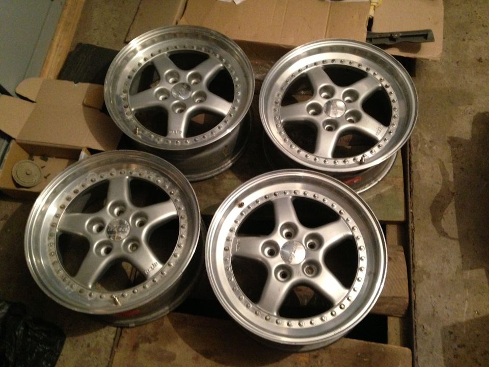 Хромированные диски r18 vw. Sony cd-r disk cover. Диска раз. Диска раз. Компакт – диск, compact disc (cd).