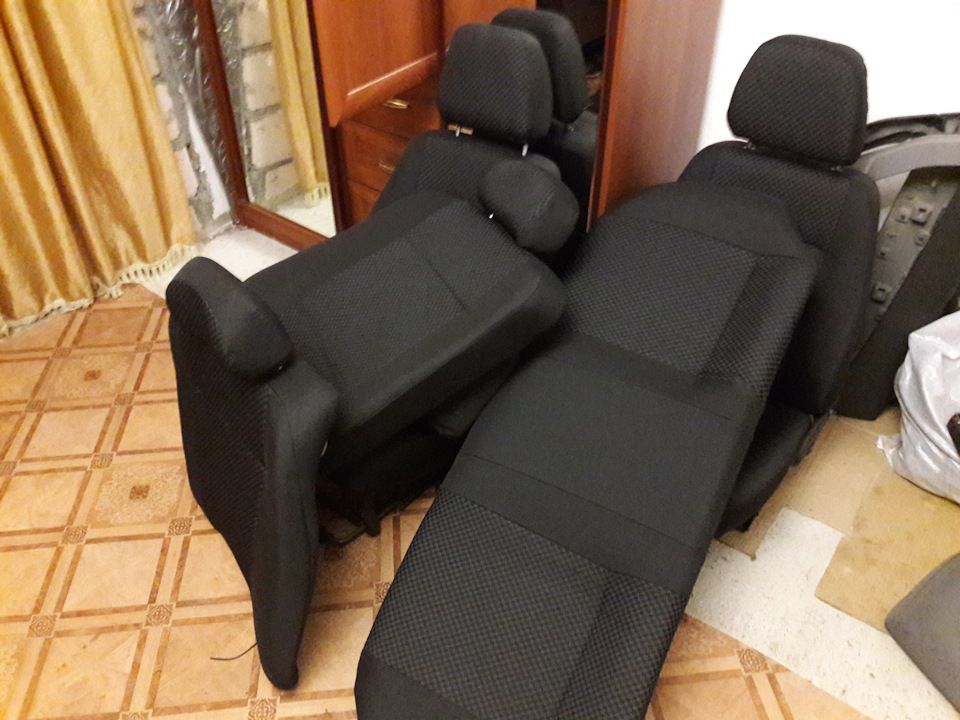 Поменял чехлы — Lada Приора седан, 1,6 л, 2008 года | стайлинг | DRIVE2