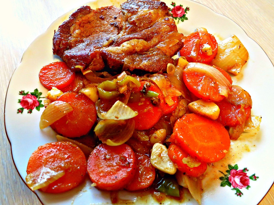 Мясо с овощами в духовке рецепт с фото из свинины