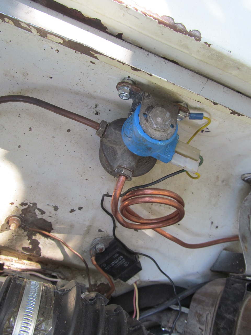 Гбо на газель 402 двигатель карбюратор. Змз 402 газовое оборудование. Гбо на 402. Редуктор гбо на газель двигатель 402 405. Гбо на 402.