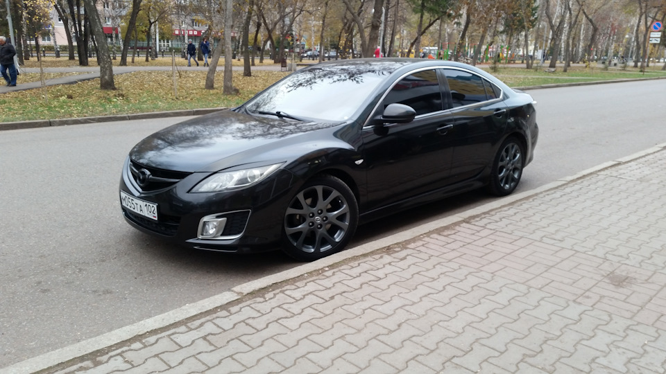 Mazda a6 черный сбоку